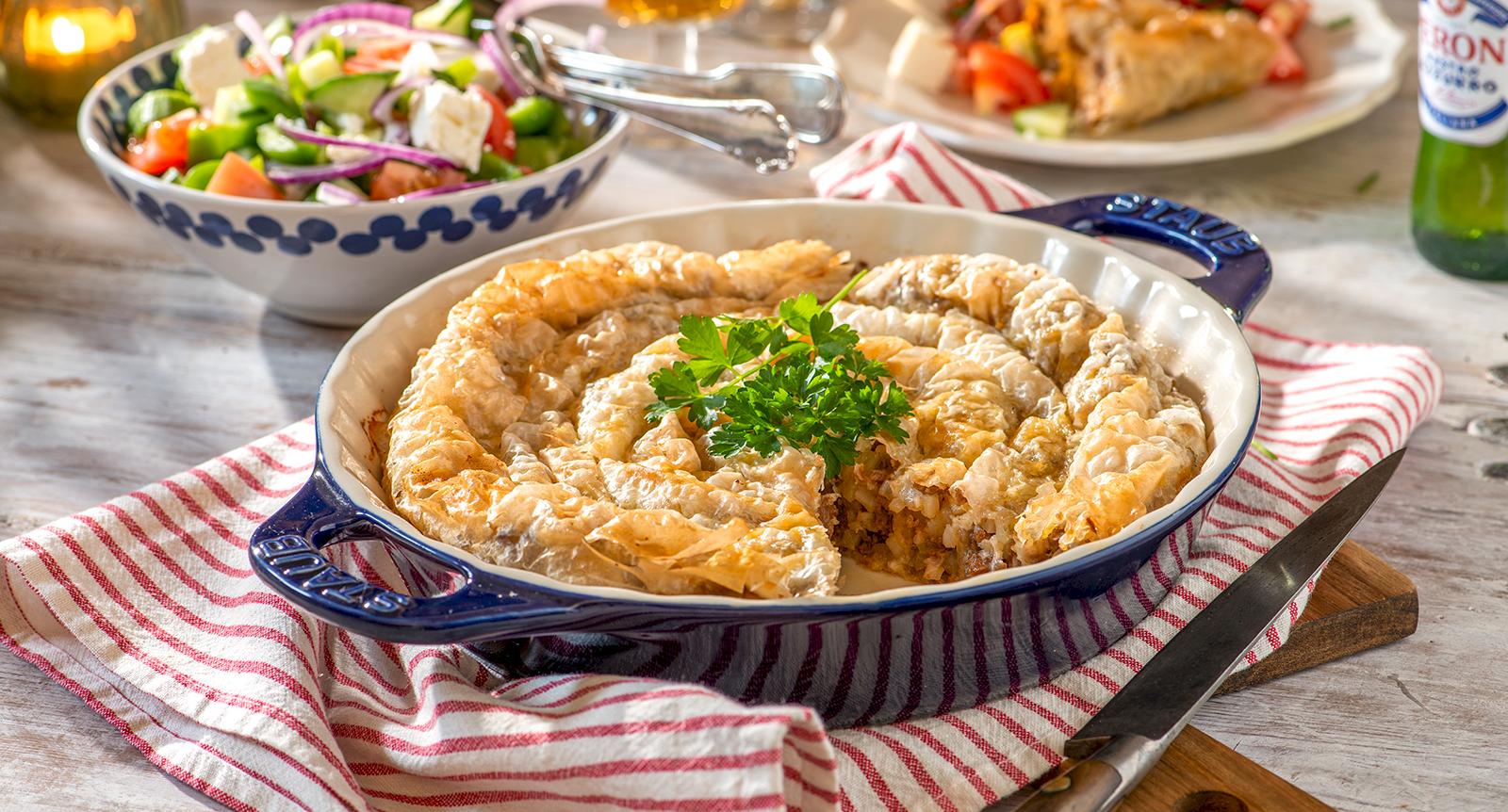 Frasig burek med köttfärs, potatis och fetaost