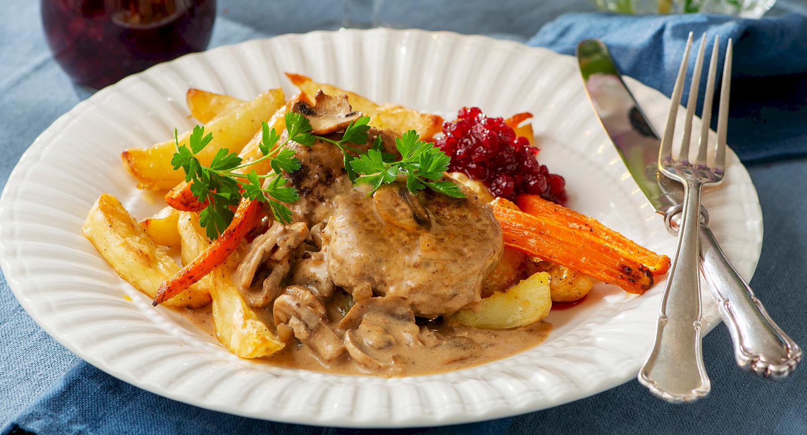 Köttfärsbiffar i gräddig svampsås