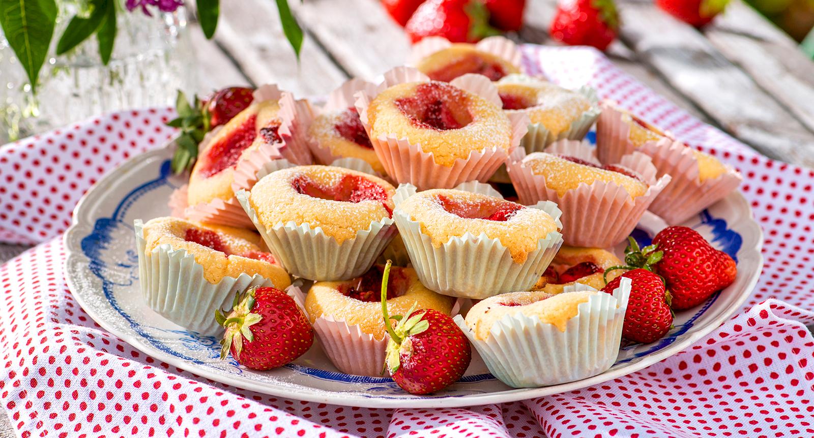 Jordgubbsgrottor med färskostfyllning