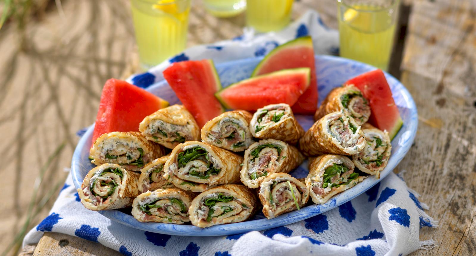 Pannkaksrullar med skinka och pepparrot