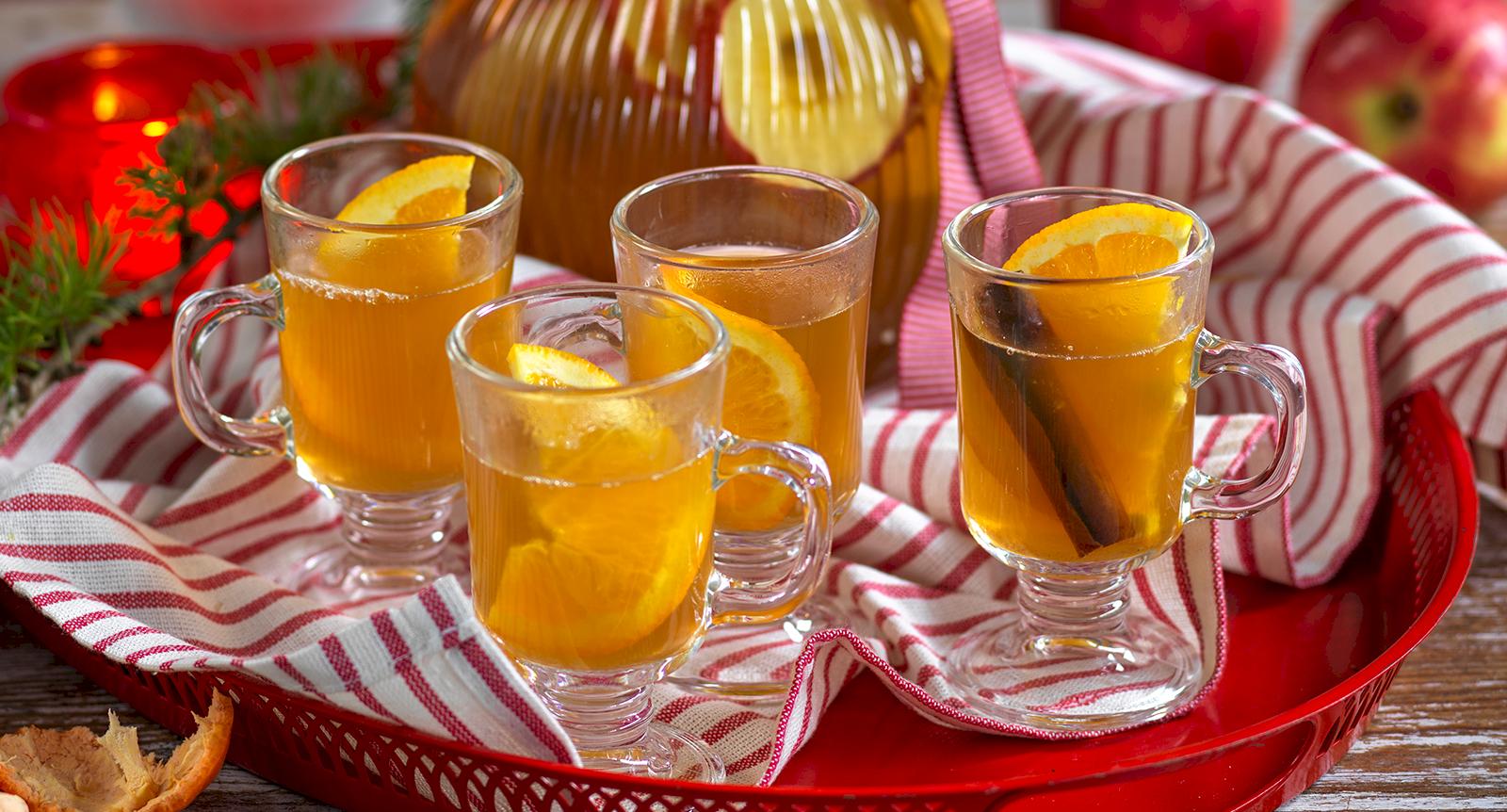 Kryddig apelsin- och äppelglögg