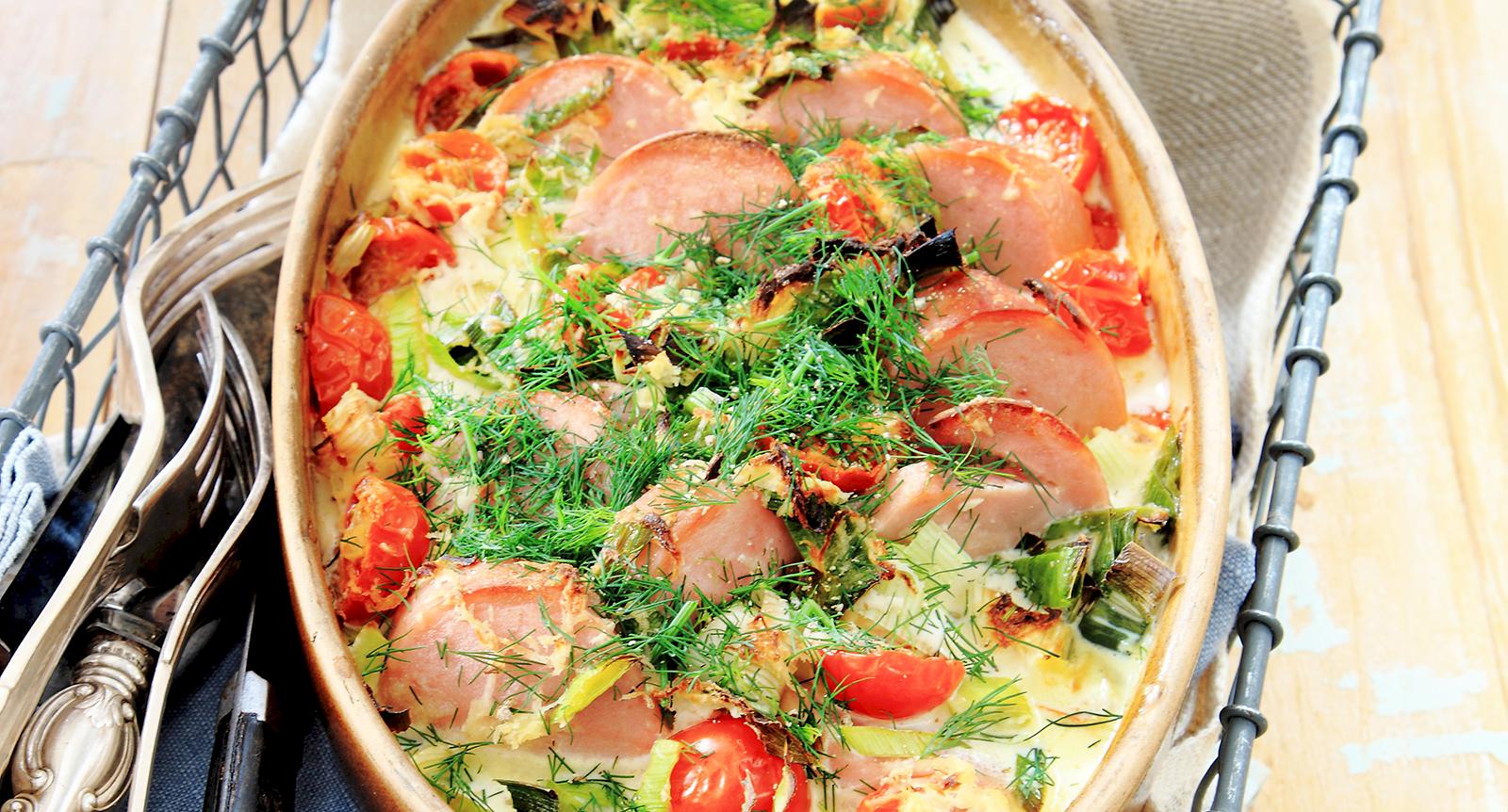 Falukorv i ugn med pepparrotsgrädde