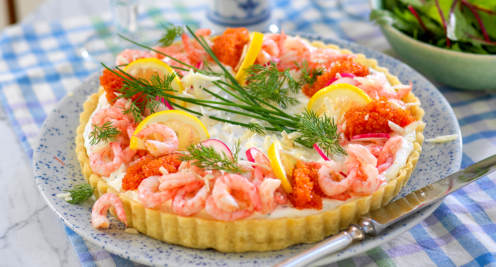 Räkpaj med krämig pepparrotsfyllning