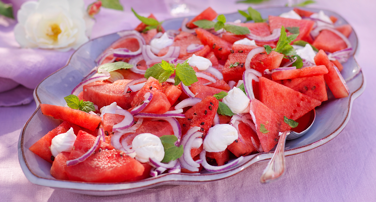 Vattenmelonsallad med vispad fetaost