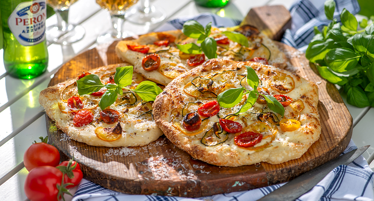 Snabblagad middag: Pizza med zucchini och tomater