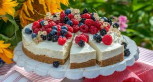 Cheesecake med vit choklad och bär