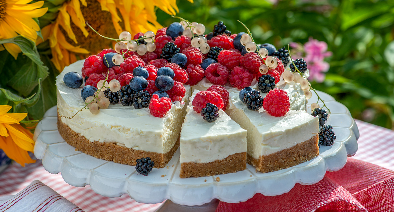 Cheesecake med vit choklad och bär