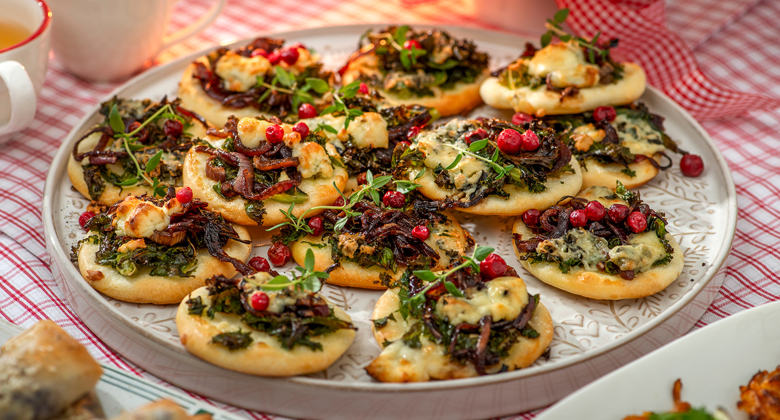 Snittar med grönkål och blåmögelost