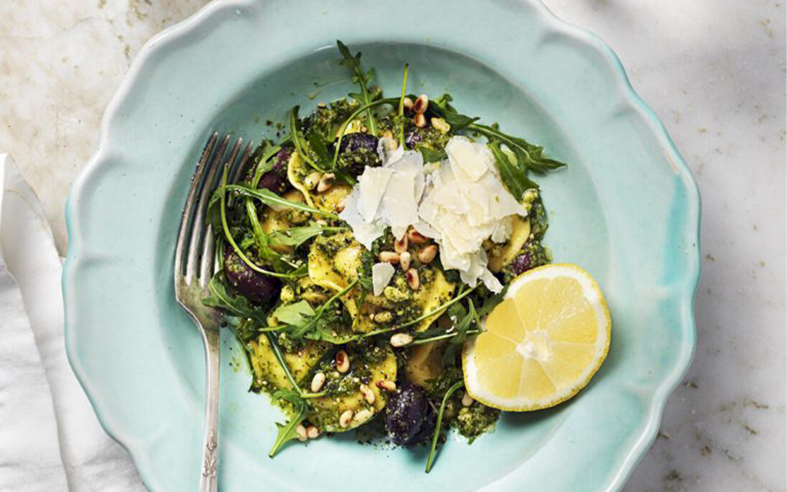 Fylld pasta med klassisk pesto