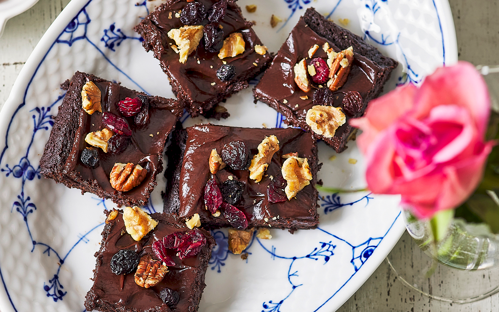 Chokladrutor med ­mandel och tranbär