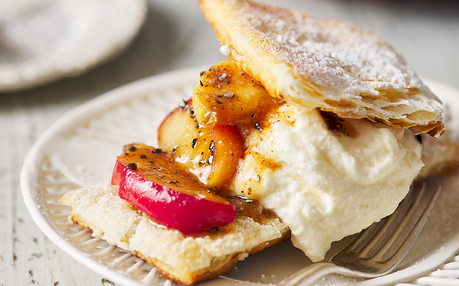 Frasigt smördegsflarn med kanel & kardemummaäpplen