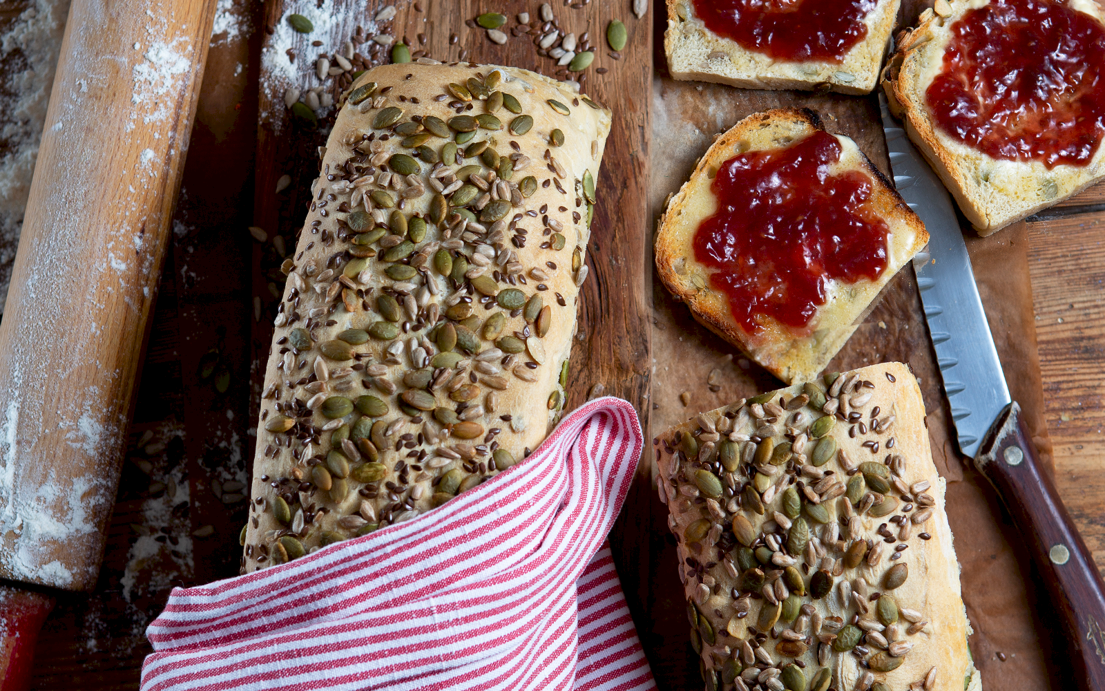 Dinkelformbröd med frön