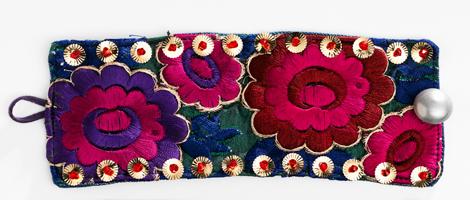 Extra brett armband med folklorekänsla. Foto: Bli studio