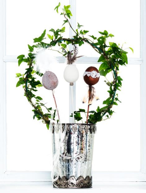 Låt påsken synas lite här och var! De fina blompinnarna är så lätta att göra att du hinner med att göra flera stycken! Foto: Bli studio