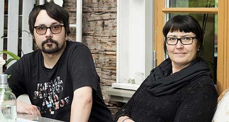 Mamma Claire och Andreas bor grannar. Foto: Peter Jönsson