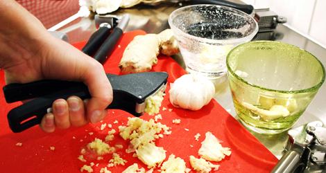 Alla vitlökspressar i Icakurirens test klarar att pressa. Mest prisvärd var Jonas of Sweden, som också var lätt att rengöra. Foto: Erik Hedman