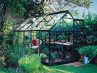 Juliana Sunseeker i grönlackad aluminiumprofil från Willab Trädgård. Yta 6,4 kvadratmeter, pris 7 490 kronor.