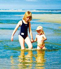 Stränderna på Ameland är långgrunda. Perfekta för barn.