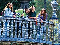 Heta dagar, som kan komma redan tidigt om våren, är det skönt att söka sig till kanalerna och lummigheten kring Plaza de España.Alla fotografier: I & P Kranz