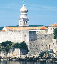 Bakom den vackra stadsmuren ligger huvudstaden Krks skatter.Foto: Caroline Magnusson