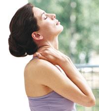 Slappna av i nacken. 2. Böj huvudet bakåt.