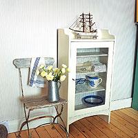 Den som inte har tummen mitt i handen kan följa vår beskrivning och bli ägare till ett så här snyggt gammaldags skänkskåp. Foto: Hans Mårtensson