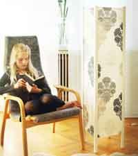 Snygg golvlampa som lyser upp.Foto: Anna & Anders Jeppson