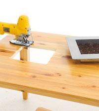 … fick ett hål på toppen med plats för en låda…