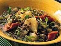 Linssoppa med heta korvar