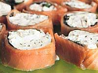 Rökta laxrullar med getost