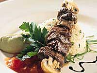 Strutsspett med avokadokräm