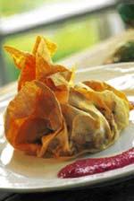 Äpplen i fillodeg med rödbetsdressing