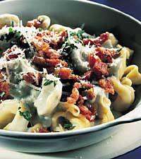 Tortellini med ostsås och bacon