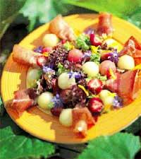 Melon- och jordgubbssallad