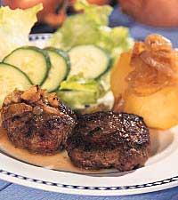 Köttfärsburgare med stekt lök
