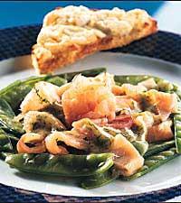 Gravad lax på sockerärtsbädd