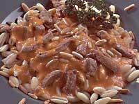 Fläskfilépasta med pinjenötter