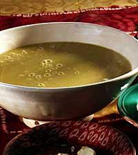 Grön ärtsoppa med vitlök