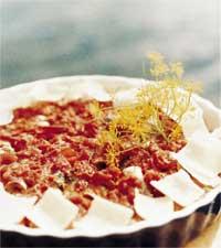 Strömmingslåda Niçoise med hyvlad parmesan