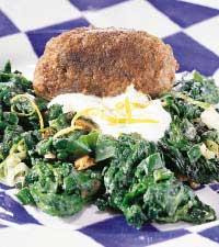 Lökfräst spenat med yoghurtsås