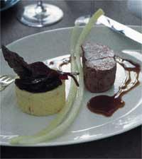 Rådjursinnanlår med kanelsky och svartrötter