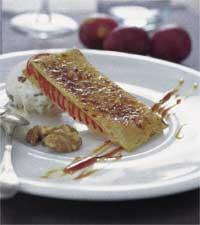 Tunnbrödsäpplen med valnötsglass och karamell