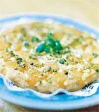 Aprikospaj med vispgrädde