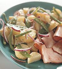 Potatissallad med bönor och lök