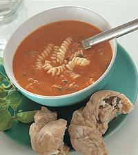 Tomatsoppa med basilika