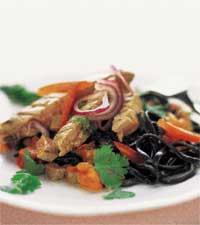 Tonfisk med bläckfiskpasta