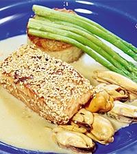 Sesamstekt lax med musselsås