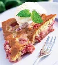 Rabarber- och jordgubbskaka