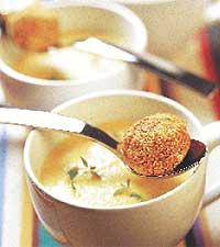 Thaikryddad morotssoppa med sesambollar