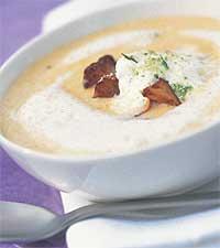 Kantarellsoppa med rosmaringrädde